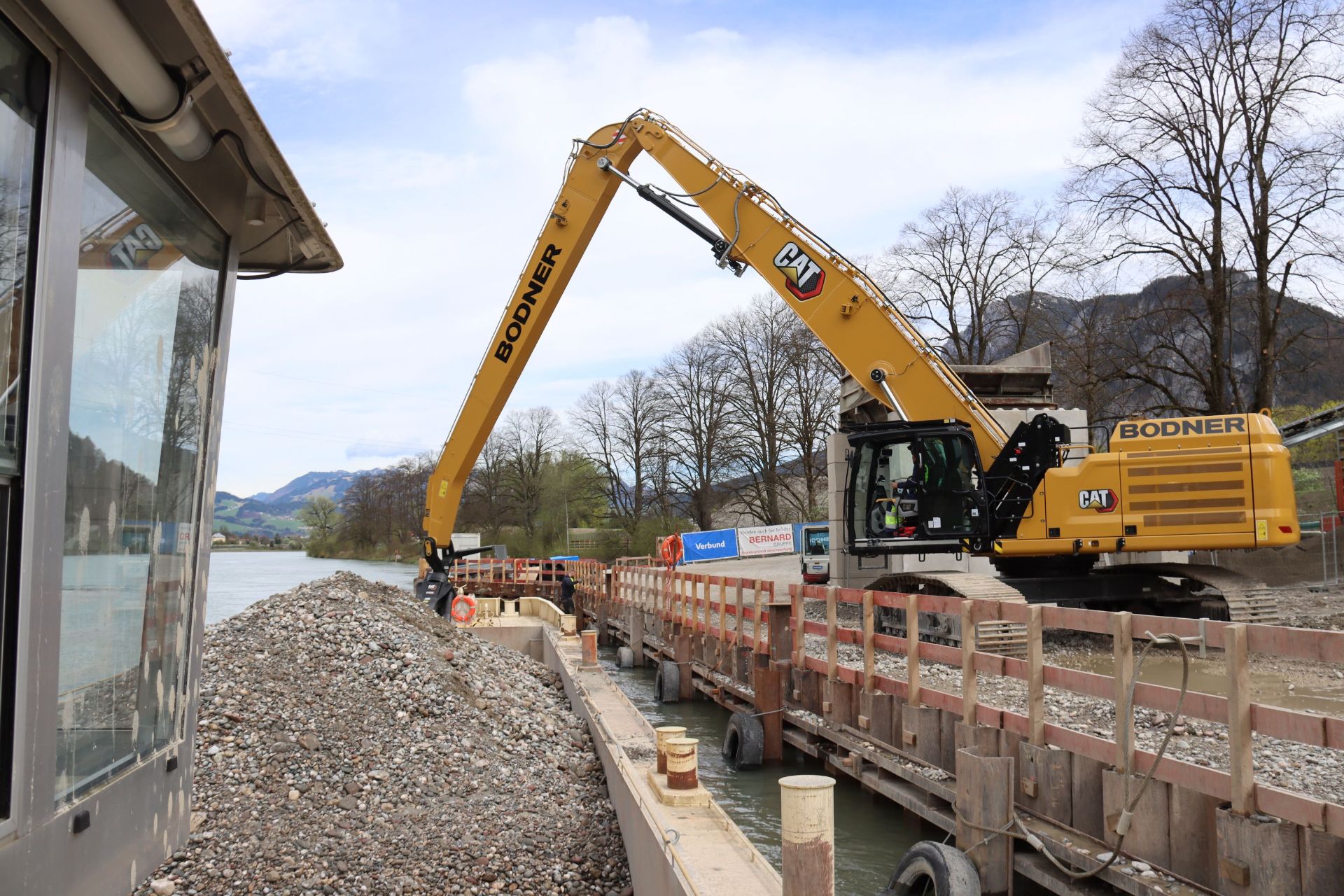 Zeppelin Cat Umschlag Hochwasserschutz Kufstein Bild 1.jpg