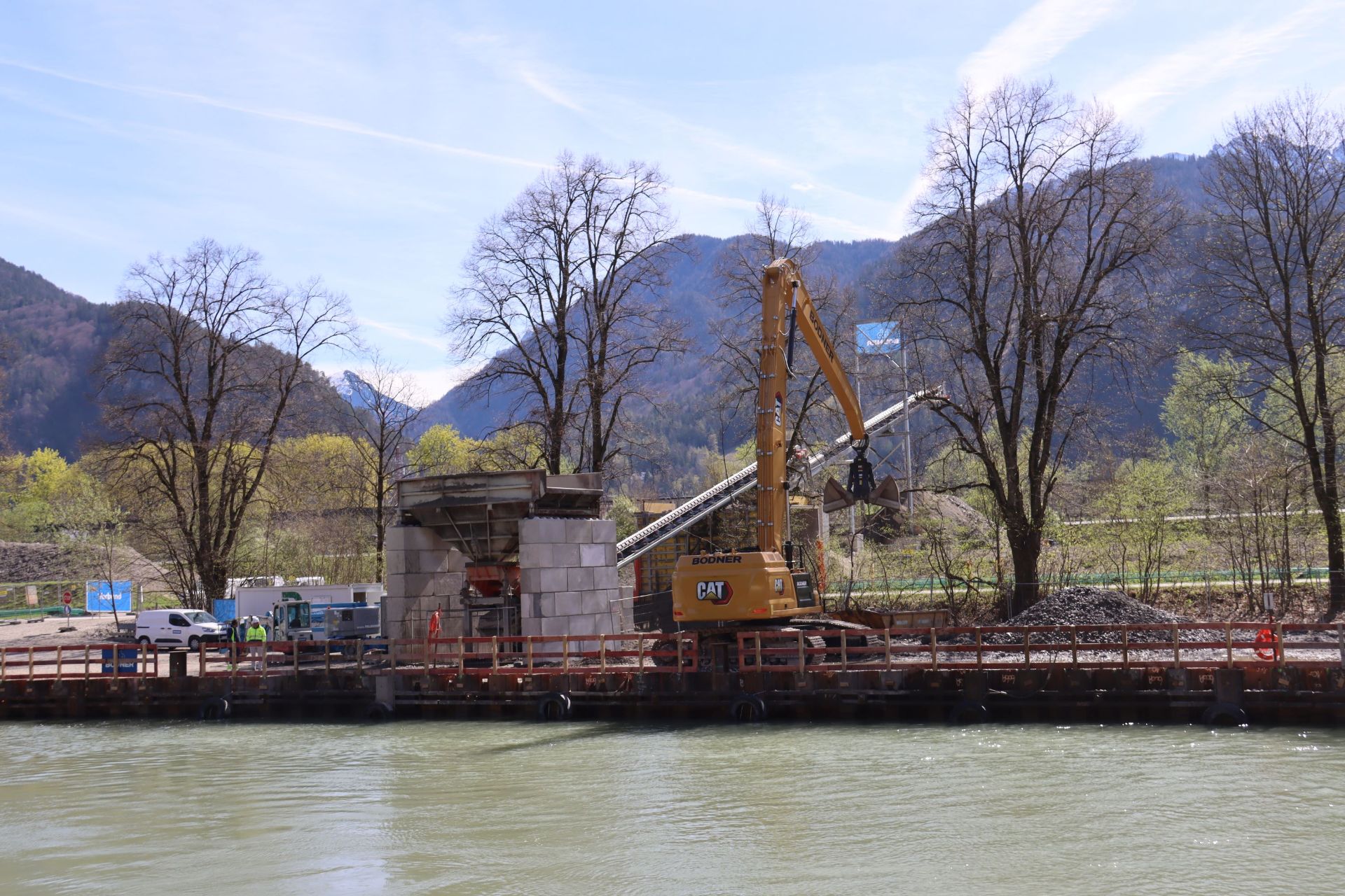 Zeppelin Cat Umschlag Hochwasserschutz Kufstein Bild 5.jpg